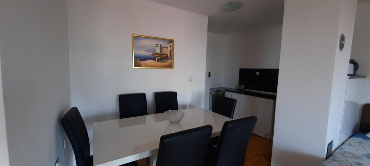 Pines Appartement *