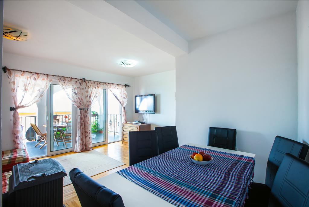 Pines Appartement *